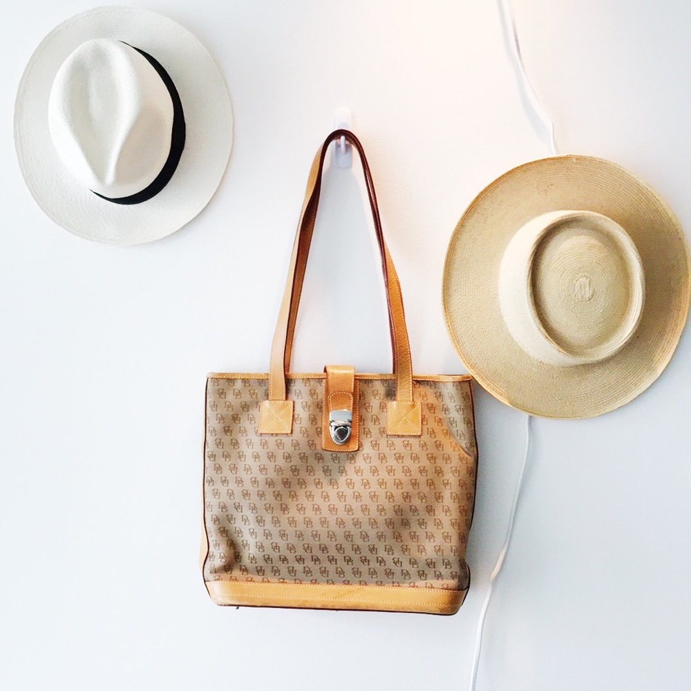 Dooney and Bourke handbag 👜